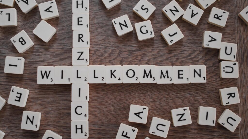 Herzlich Willkommen mit Scrabble Spielsteinen gelegt